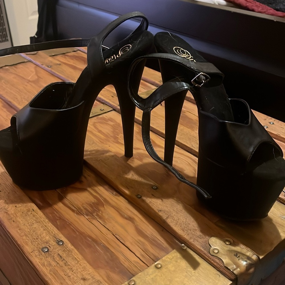 Pleaser 7 in Black Heels